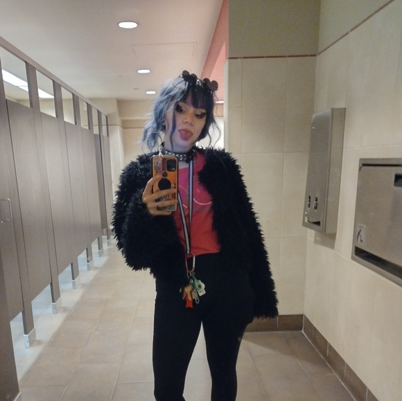 Meet your Posher, J - Picture 2 of 2